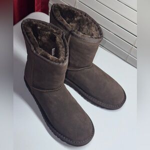 Brown Ankle Boots. No Brand.